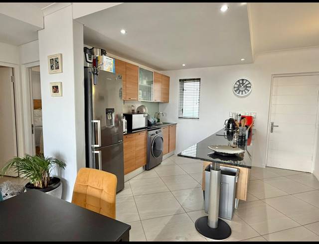 2 BEDROOM APARTMENT TO LET IN BEACHFRONT